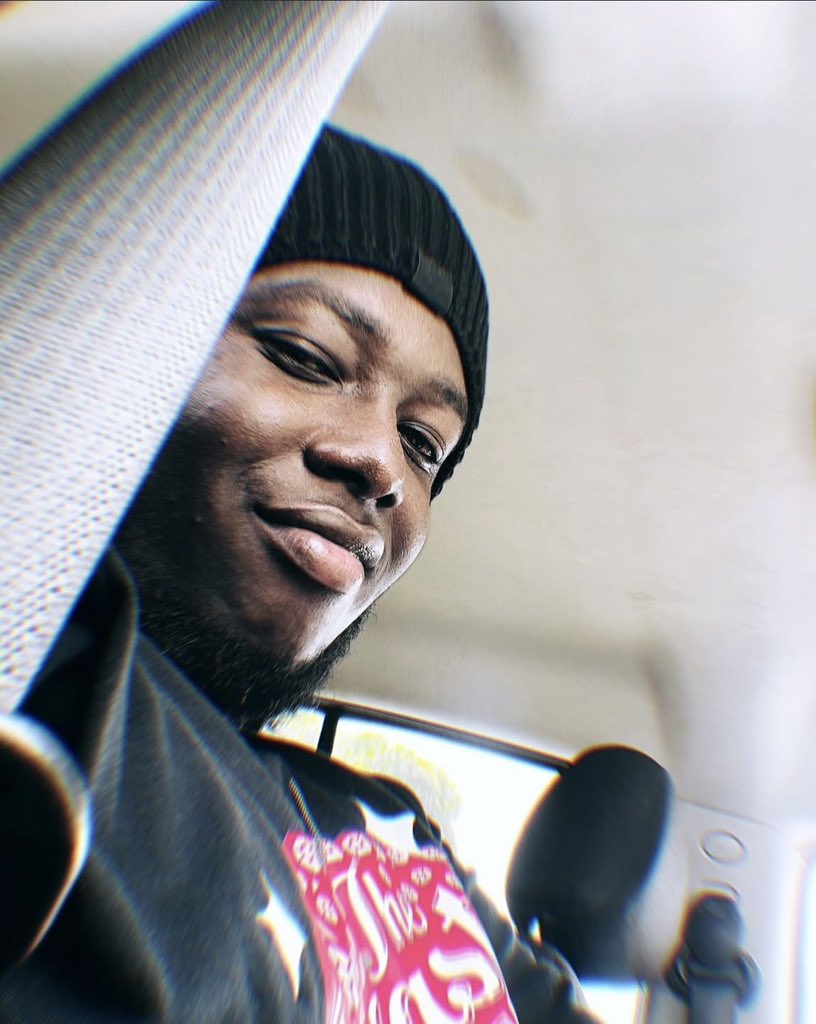 jhemyo_'s tweet photo. When yo girl goes through your phone and sees you haven't texted anyone since the Obama administration https://t.co/jfDFn98fRU