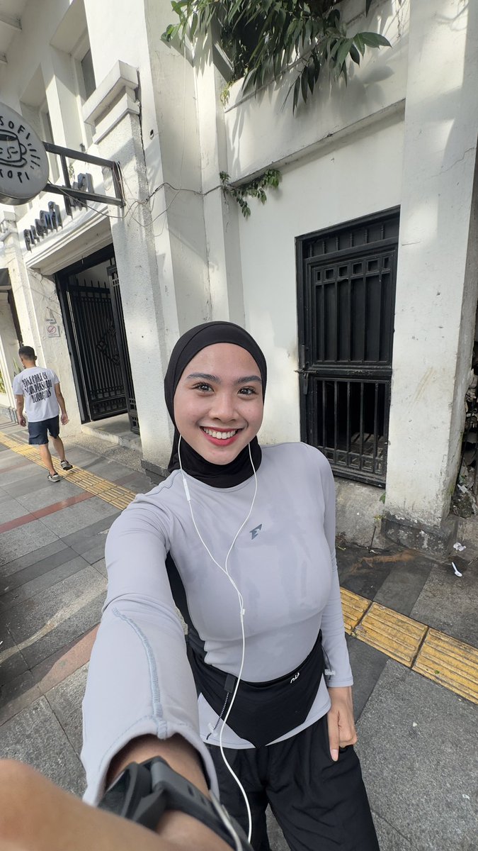 afinasyif's tweet photo. MORNING RUN DI BANDUNGGG 🩷🖤 https://t.co/IQtzha7Ax1