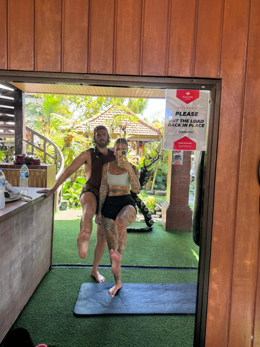 AlphaCoupleLife tweet media