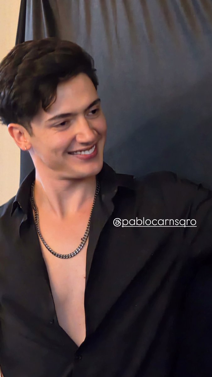 PabloCarnsQro's tweet photo. FOTOS DEL DÍA 2 "MEET &amp; ESPRESSO" 
Pablo con ropa negra nuestra concepto favorito 🙈🔥 https://t.co/FMaP7NhgpR