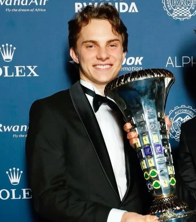 hopiummaxxing tweet media