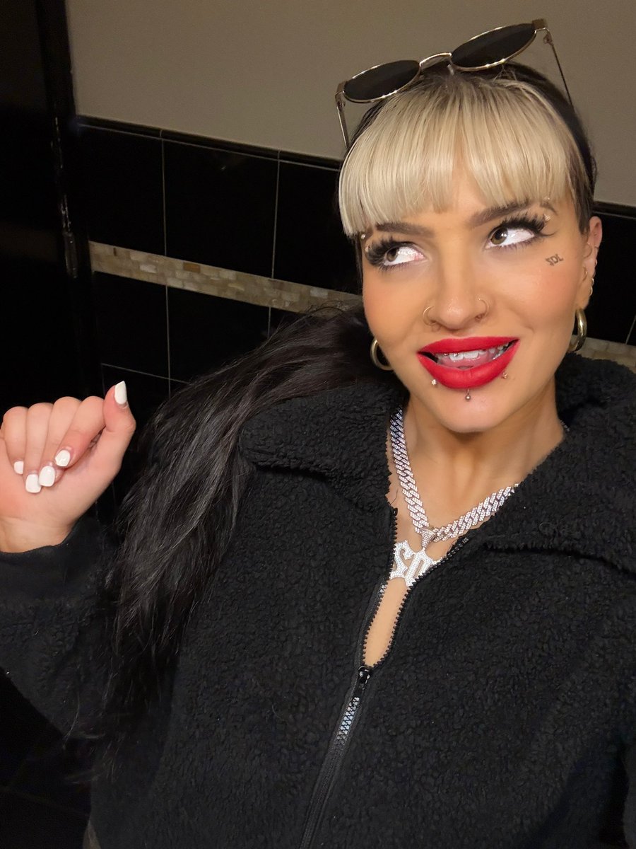 STEPH DE LANDER tweet media