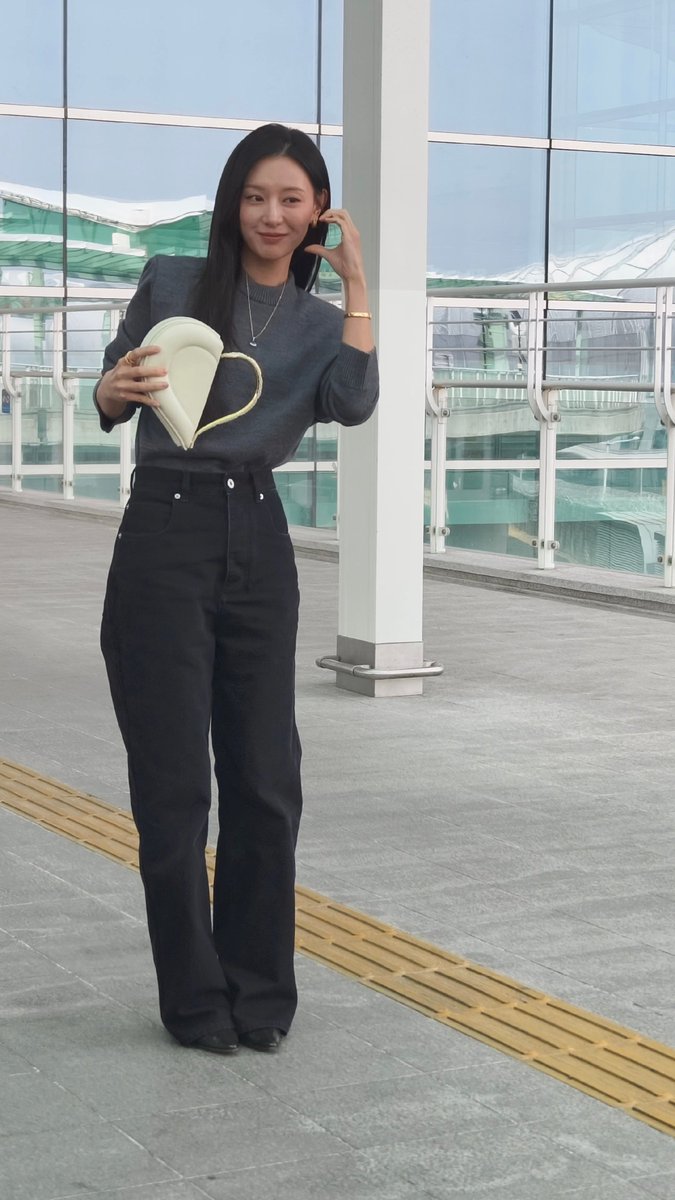 KIM JIWON BASE tweet media