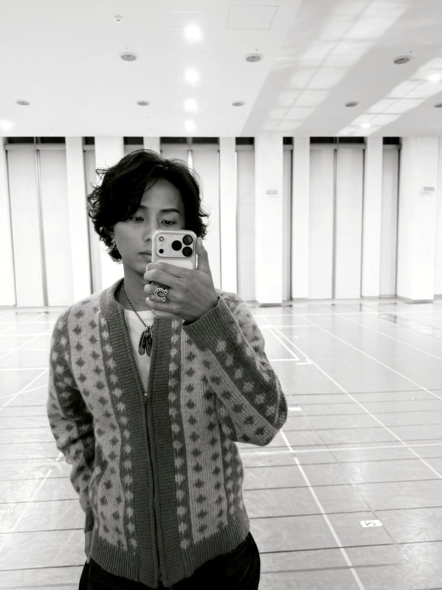 Nh222tf0625's tweet photo. 歳の近い2人
ほぼ同じタイミングで前髪が爆誕する

 #藤ヶ谷太輔
 #赤西仁 https://t.co/L0i28aEM0z
