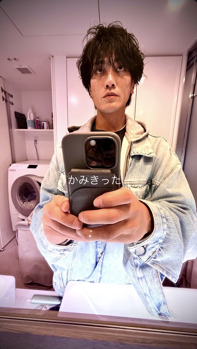 Nh222tf0625's tweet photo. 歳の近い2人
ほぼ同じタイミングで前髪が爆誕する

 #藤ヶ谷太輔
 #赤西仁 https://t.co/L0i28aEM0z