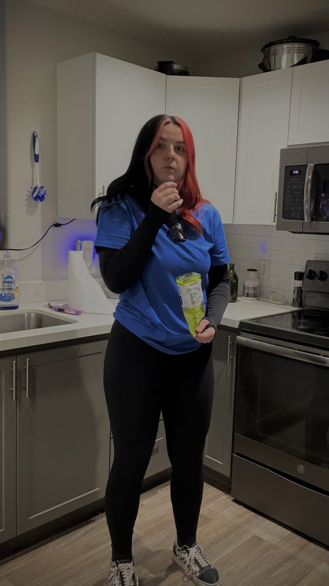 tricia met josh l-/ tweet media