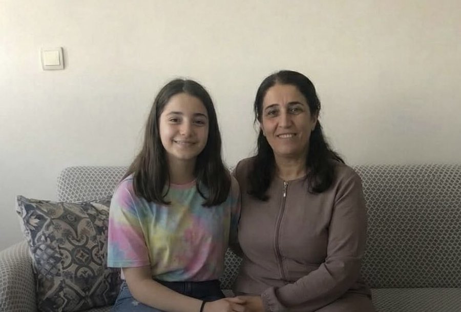 Annesi ev temizliğine giderek onu okutan 18 yaşındaki Sevgi, 90 bin dolarlık bursla Harvard Üniversitesi’ni kazandı.