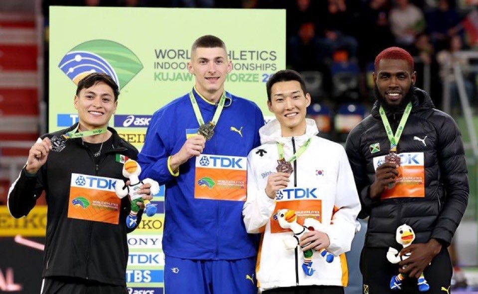 ¡Eres histórico Erick Portillo! 🇲🇽🥈

👉🏻 Medalla de Plata para el mexicano en Salto de Altura en el Campeonato Mundial de Atletismo Indoor

👉🏻 2.30 metros marca personal

👉🏻 1era medalla para México en esta competencia 

#ErickPortillo 
#MexicanPower 
#Colosal