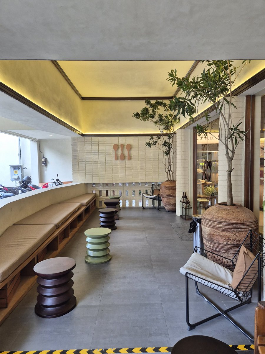 Zar is a cat tweet media