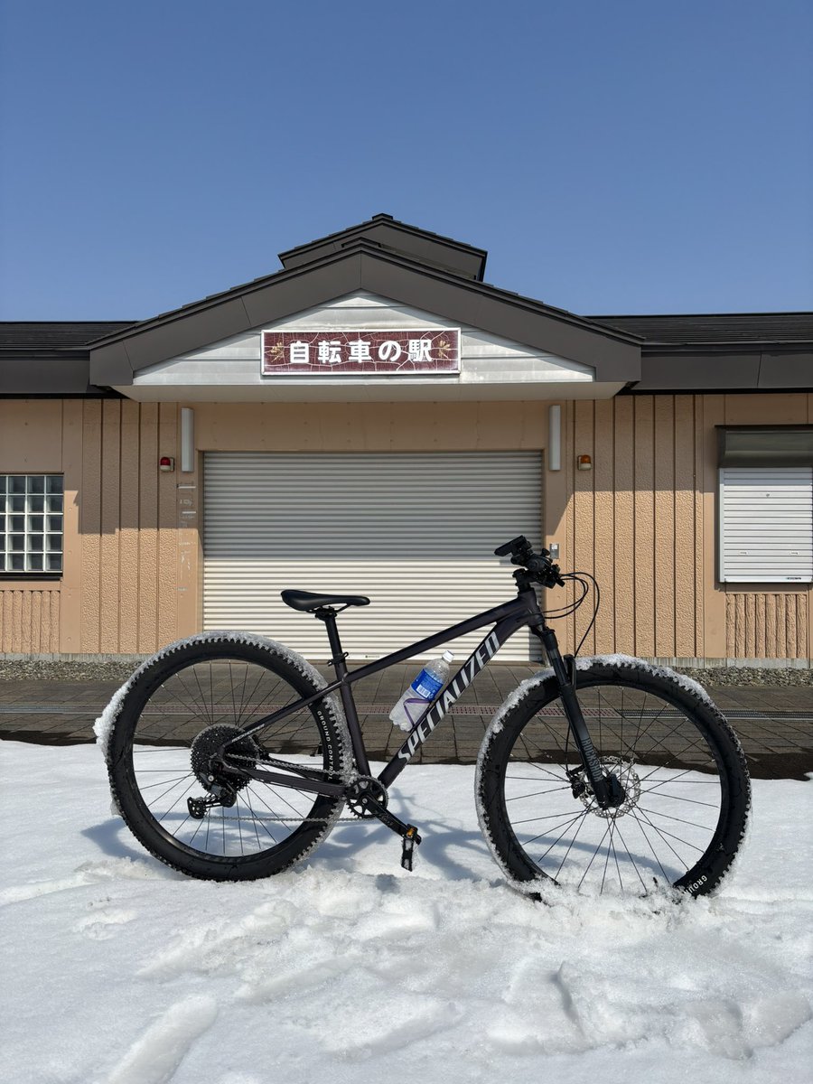 kenbo_555's tweet photo. 久しぶりにMTB乗ってます🚵
自転車の駅やってなくて絶望😩
朝マック美味すぎ！
#自転車　#マック　#マウンテンバイク https://t.co/m1RXIbZnTC