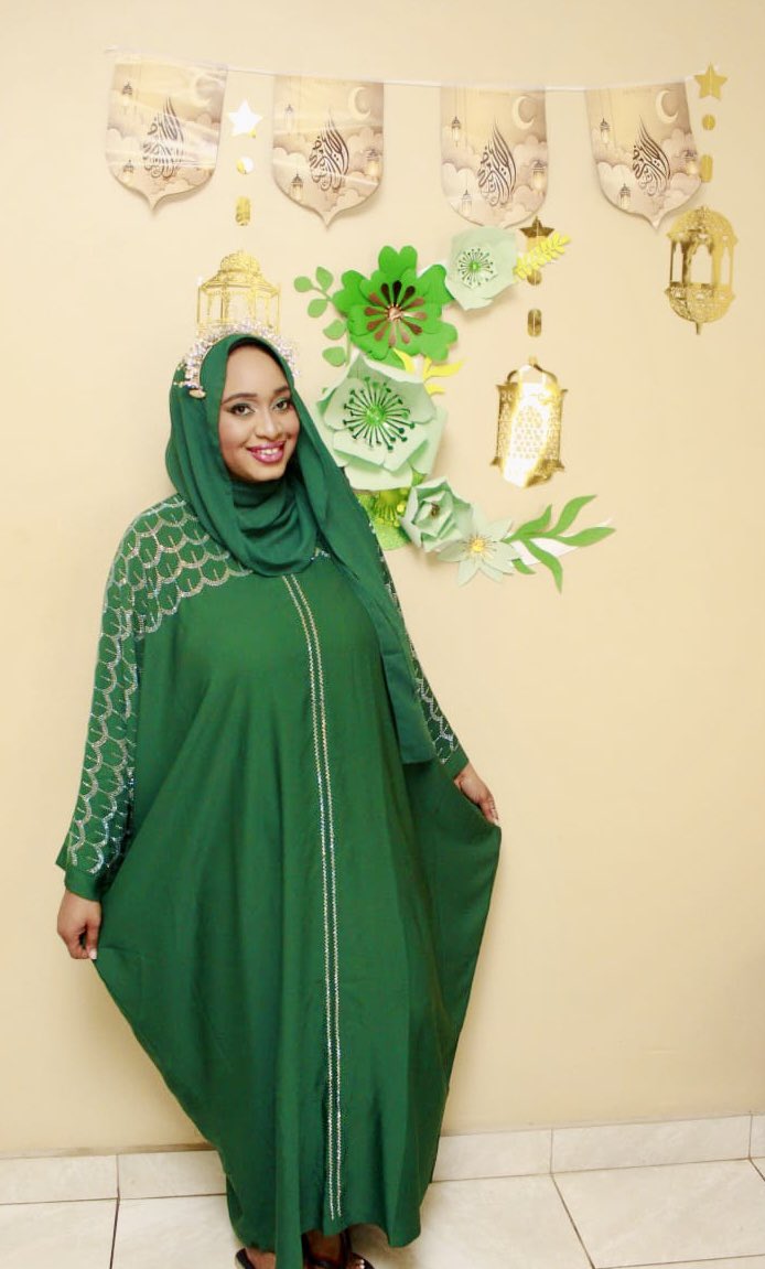 cherrylenelewis's tweet photo. Eid Mubarak! 💚☪️ https://t.co/RZHpcv84Pf