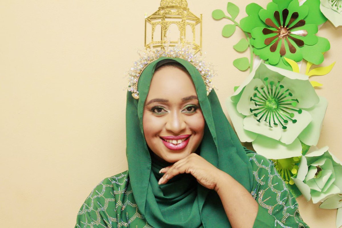 cherrylenelewis's tweet photo. Eid Mubarak! 💚☪️ https://t.co/RZHpcv84Pf