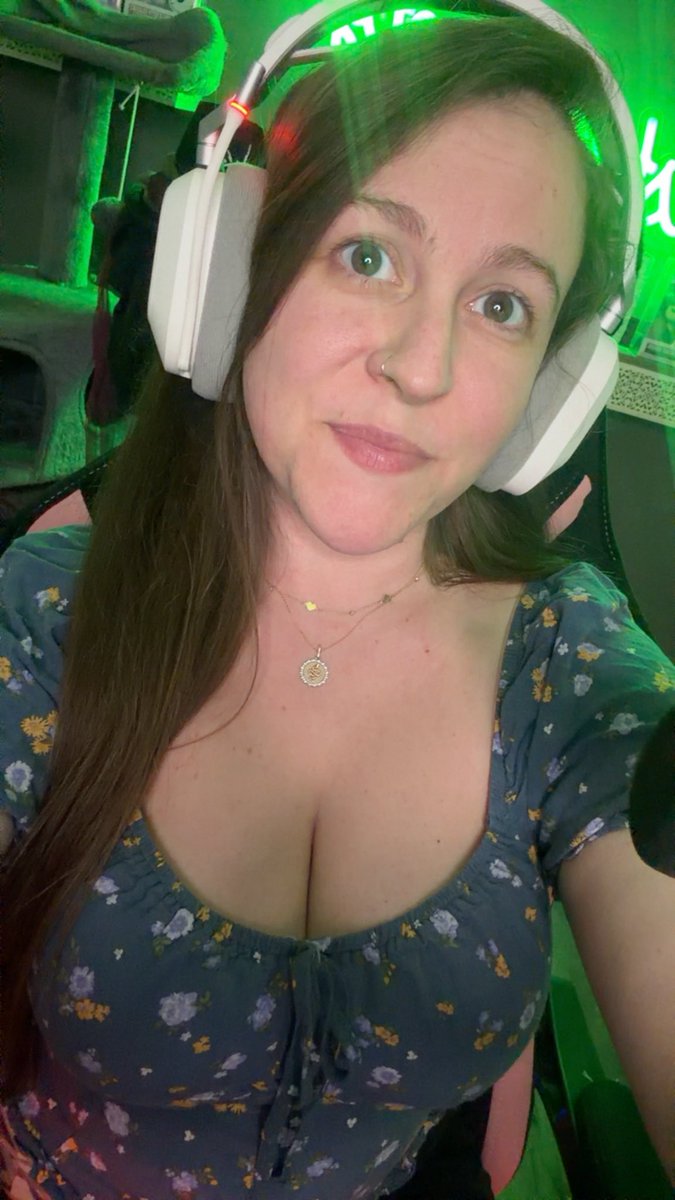 HEY GUYS!!  🍑 

WE ARE LIVE ON TWITCH, KICK, AND TIKTOK (Link Below)

With #ArcRaiders 🖤 

linktr.ee/twistedbooty23