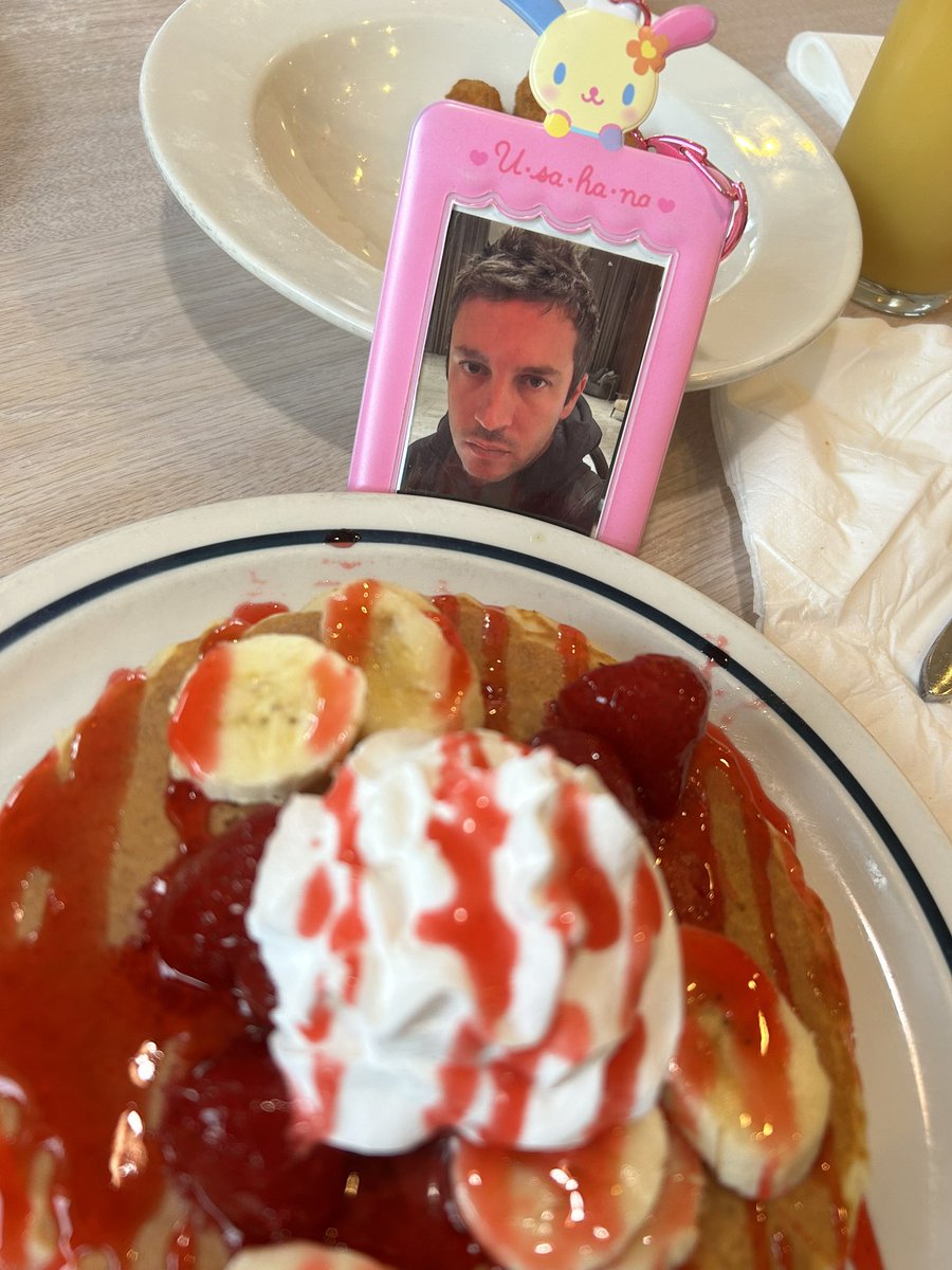 • mady • 卌 ꩜ ⊬ is seeing 5sos! tweet media