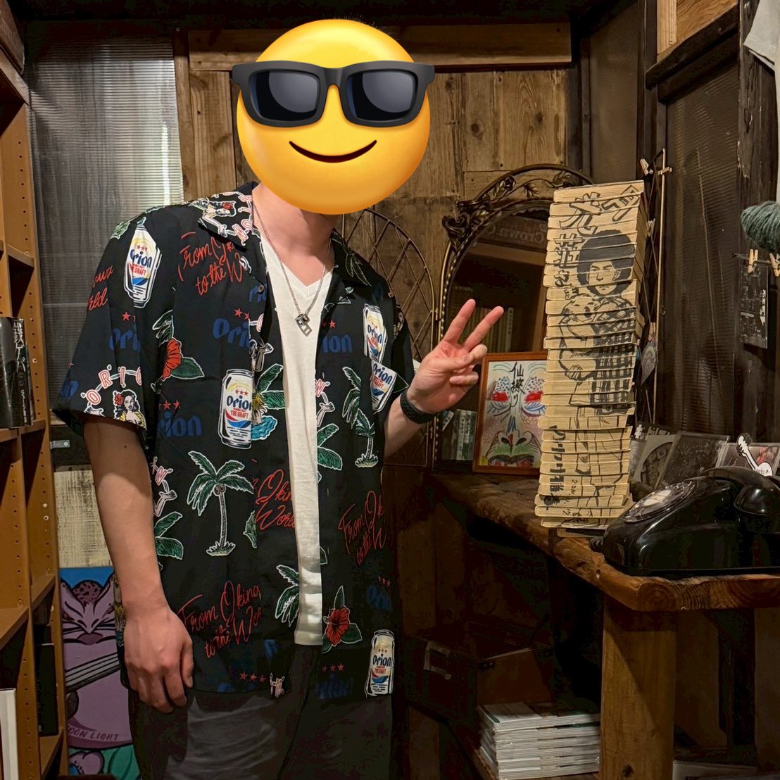 ysdyuk1006's tweet photo. 私の人生の教科書『アフロ田中』聖地巡礼
死ぬまでに絶対行きたかった場所"月光荘"
のりつけ先生のサイン入りの漫画本も見せてもらって大満足
BARつきのわで楽しくお酒も嗜んだ🥃
「思い出というものは、一生劣化しない…最も価値のある財産なのだよ。」
沖縄に来た甲斐があった
アフロ田中に感謝‼︎ https://t.co/fKzw50DETj