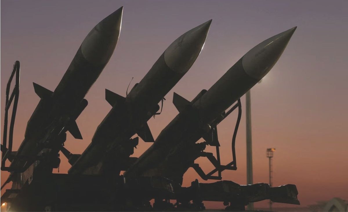 IranArmyStan's tweet image. 🚨🚀 Breaking:

Israel strikes Iran's nuclear site.

Israel + US attacked Natanz nuclear facility

Iran immediately responded with missile and drone strikes.