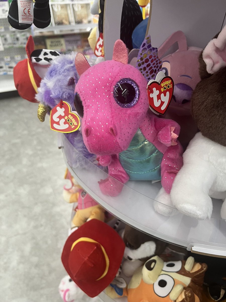 DaisyBun_XD's tweet photo. This plush reminded me of certain someone @barneyloverboy https://t.co/hWDasgK8tm