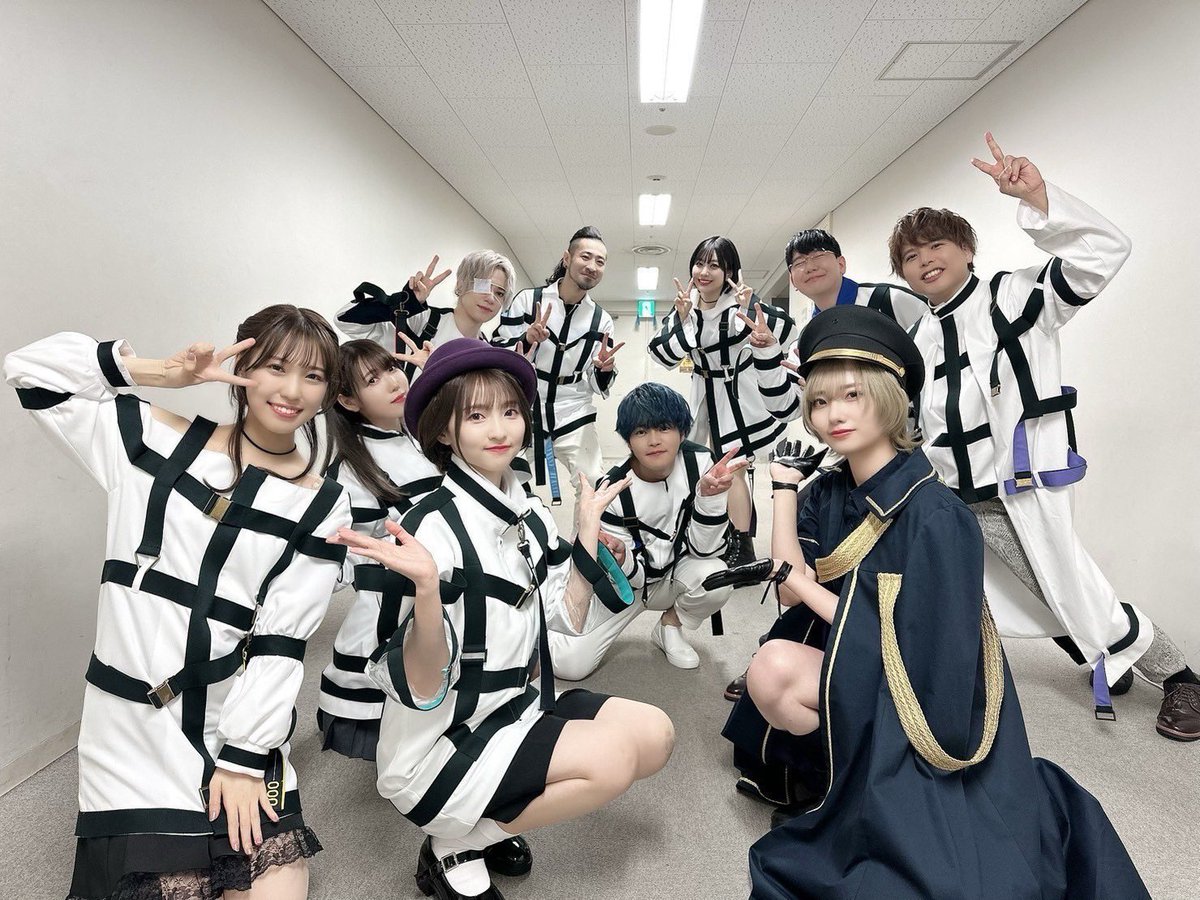 doveedoll_'s tweet photo. they’re so cute i wish they’d do a live event again 🥲 https://t.co/ewOdNVpiUb