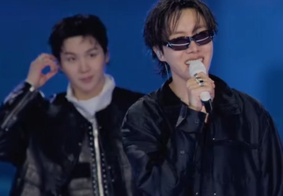 팟 pat⁷ is seeing BTS 🌙🔆 tweet media