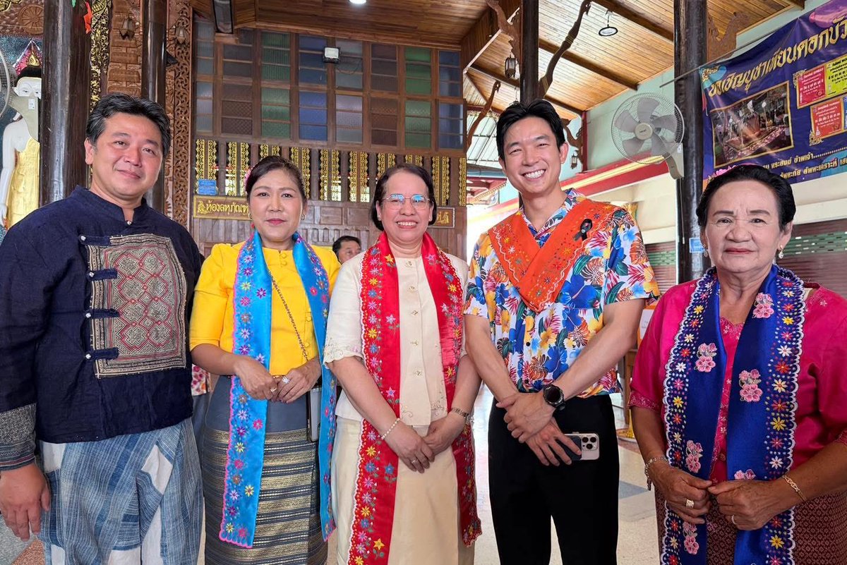 เมื่อวานนี้ผมและ พงษ์สรณัฐ ทองลี - ทนายคิว ได้มีโอกาสมาร่วมกิจกรรม “เดินท่องย่าน เปิดตำนานบางกระดี่ วิถีมอญ” ที่เขตบางขุนเทียน บรรยากาศอบอุ่นและเต็มไปด้วยเสน่ห์ของชุมชนมากครับ

บางกระดี่เป็นอีกหนึ่งพื้นที่ที่สะท้อนอัตลักษณ์ของพี่น้องชาวไทยเชื้อสายมอญได้อย่างชัดเจน ทั้งวิถีชีวิต