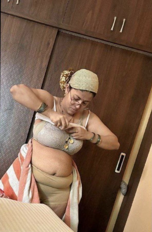 Poojja housewife tweet media