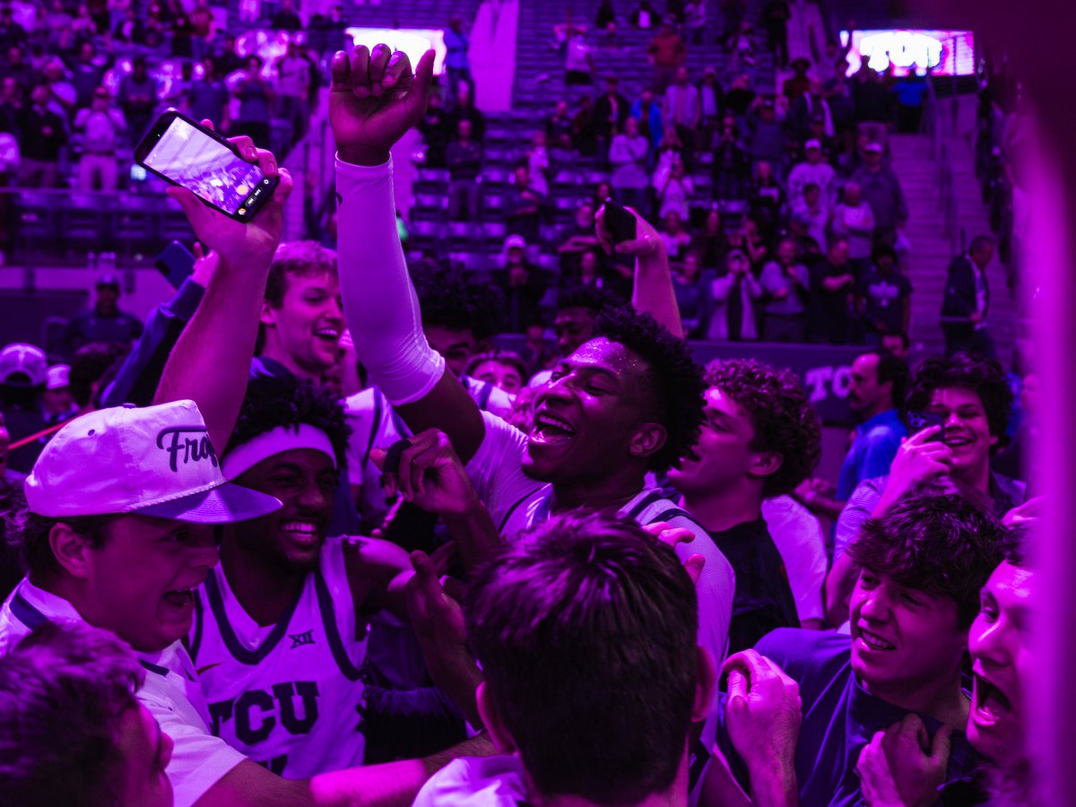 XavierEdmonds14's tweet image. I want to say Thank you to the TCU fans and everyone who stuck with us and believed in us! Couldn't have mapped out a better way to start off my first division one year.💜