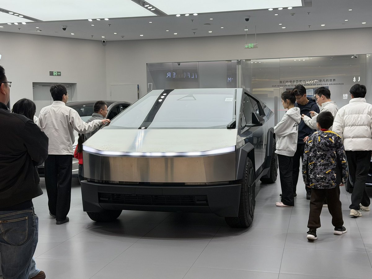 ℳℯ𝓋𝒾𝓊𝓈 tweet media