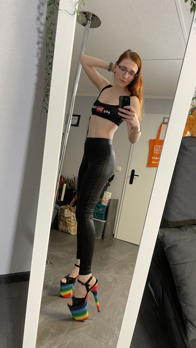 FinaFoxy tweet media