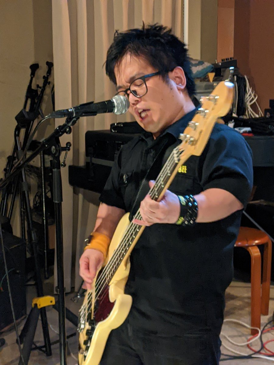 B.B. alone tweet media