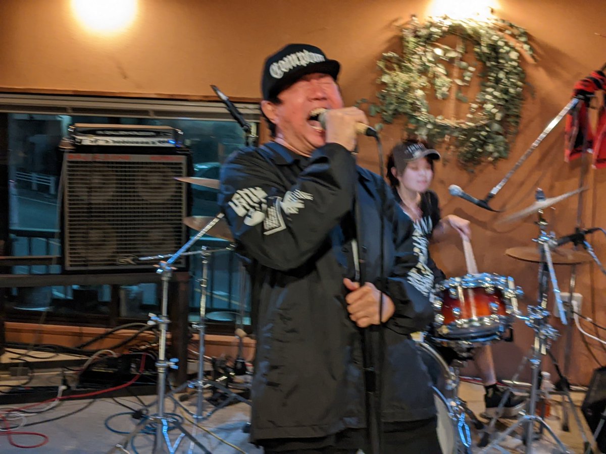 B.B. alone tweet media