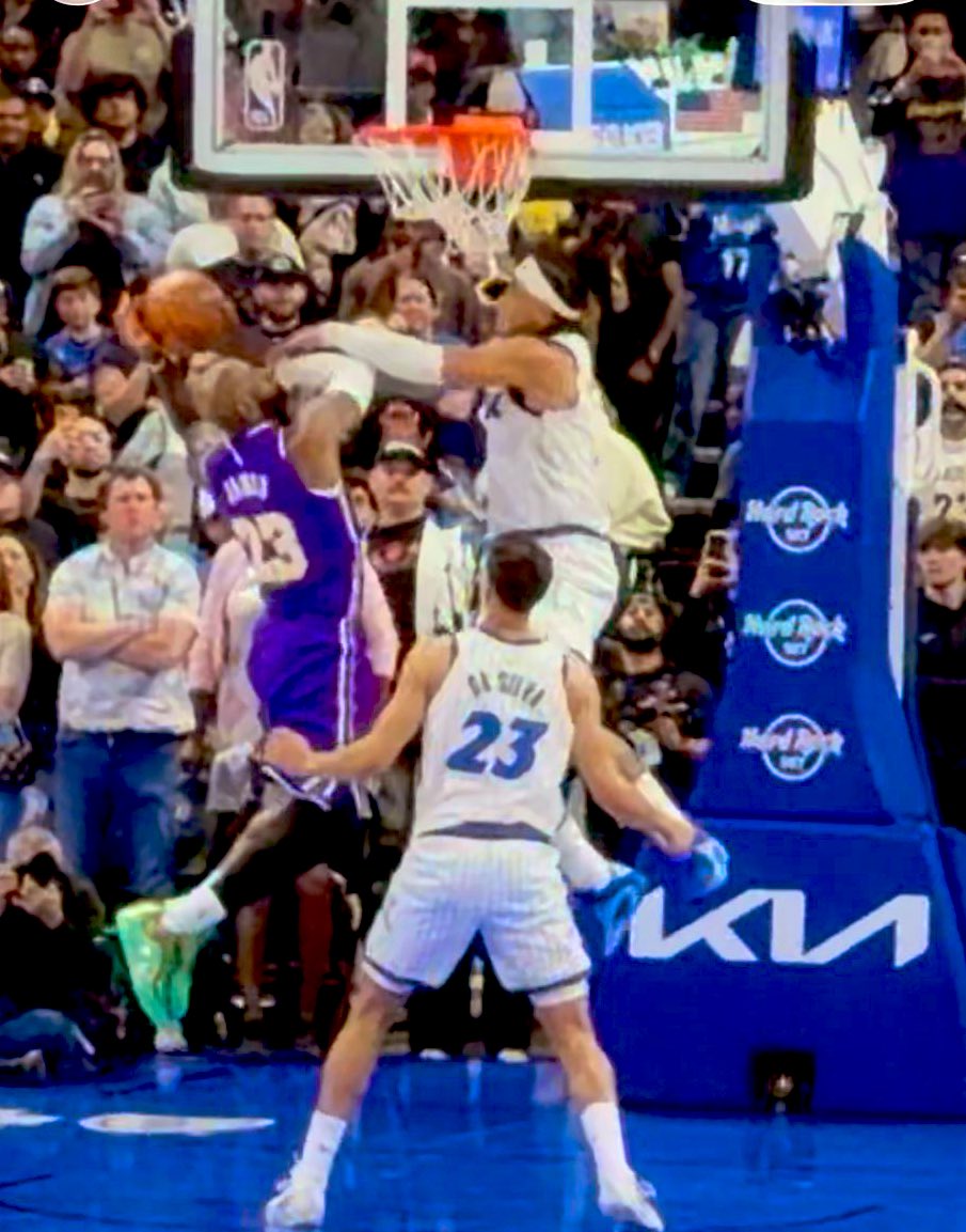 LakeShowYo tweet media