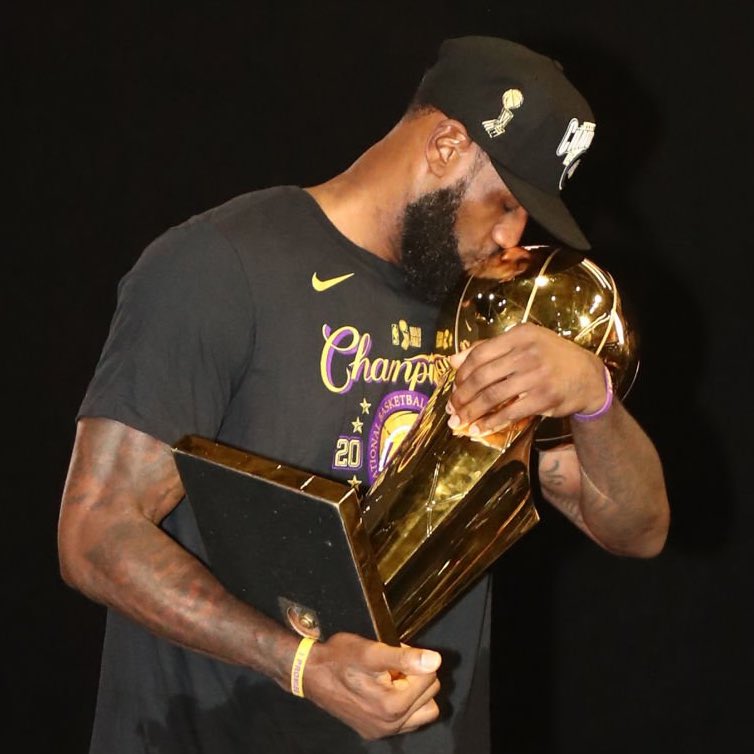 LakeShowYo tweet media