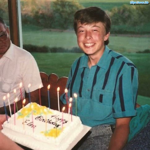 aoaodotlife's tweet image. 2026年03月21日

今天陪审团裁定我收购X时误导投资者。这只是减速带，团队已准备上诉。面对政府停摆，我公开提出为五万名无薪工作的TSA安检员发工资，官僚体系的低效令人遗憾。同时，特斯拉AI6芯片即将流片，算力基石已成型。继续... #emusk #ElonMusk