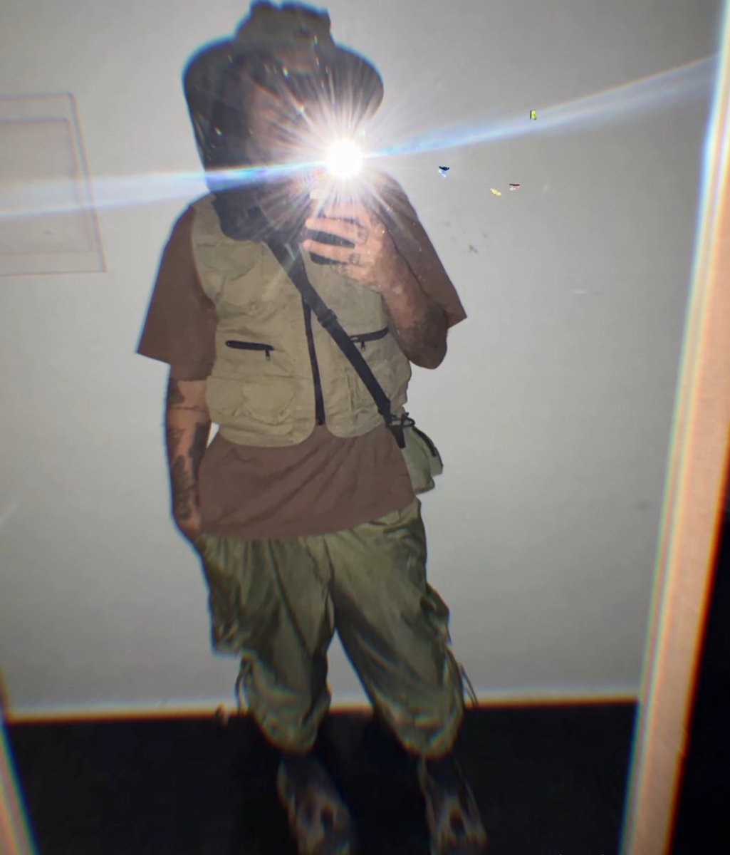 Primeira Mão Anitta tweet media