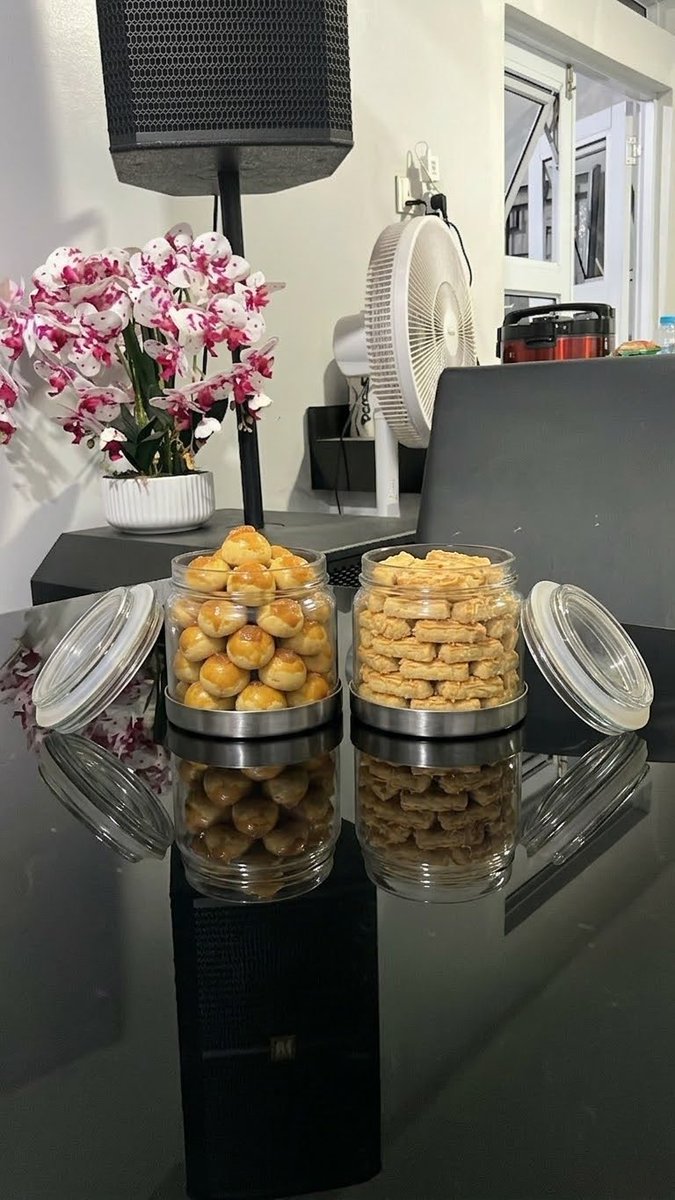 lessugar tweet media