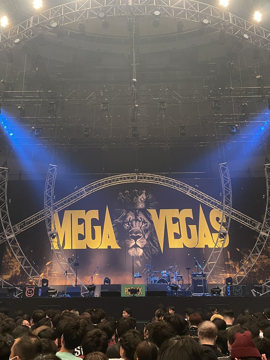 mtrduc9b16's tweet photo. 今日のペイルダスク本当に良すぎてランブルで涙放水したツアー中で新曲ばかりだからいままでの定番曲やりますからのQ2ありがとうこれはいつも私がQ2大好きマンとして叫び続けた声が届いたということです❣️ https://t.co/YolS5W9Z9w