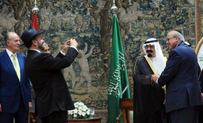 HiqGov's tweet photo. التاريخ السري للعلاقات السعودية-الإسرائيلية ، قرن من العلاقات السرية التي تراوحت من تبادل المعلومات الاستخباراتية إلى السلام السري ..

نبدأ من عام 1937 و فؤاد حمزة و بيع أرض فلسطين و لقائه مع ديفيد بن غوريون رئيس وزراء إسرائيل ..
ثم خائن الحرمين عبد الله بن عبد العزيز آل سعود .. https://t.co/IAvwhrzaZA