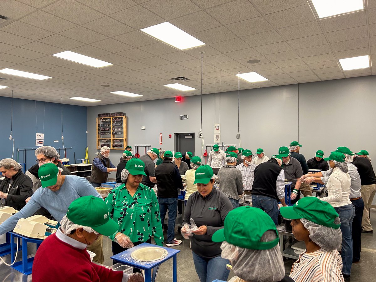 Littelfuse's tweet photo. Packing meals. Powering communities. https://t.co/dhVlcVJF3n 💚 #Littelfuse Illinois team members and our Executive Leadership Team joined @fmsc_org in Schaumburg, IL to help prepare 27K+ meals in under two hours for children and families facing hunger worldwide.
#FMSC https://t.co/aELJZOtBoc