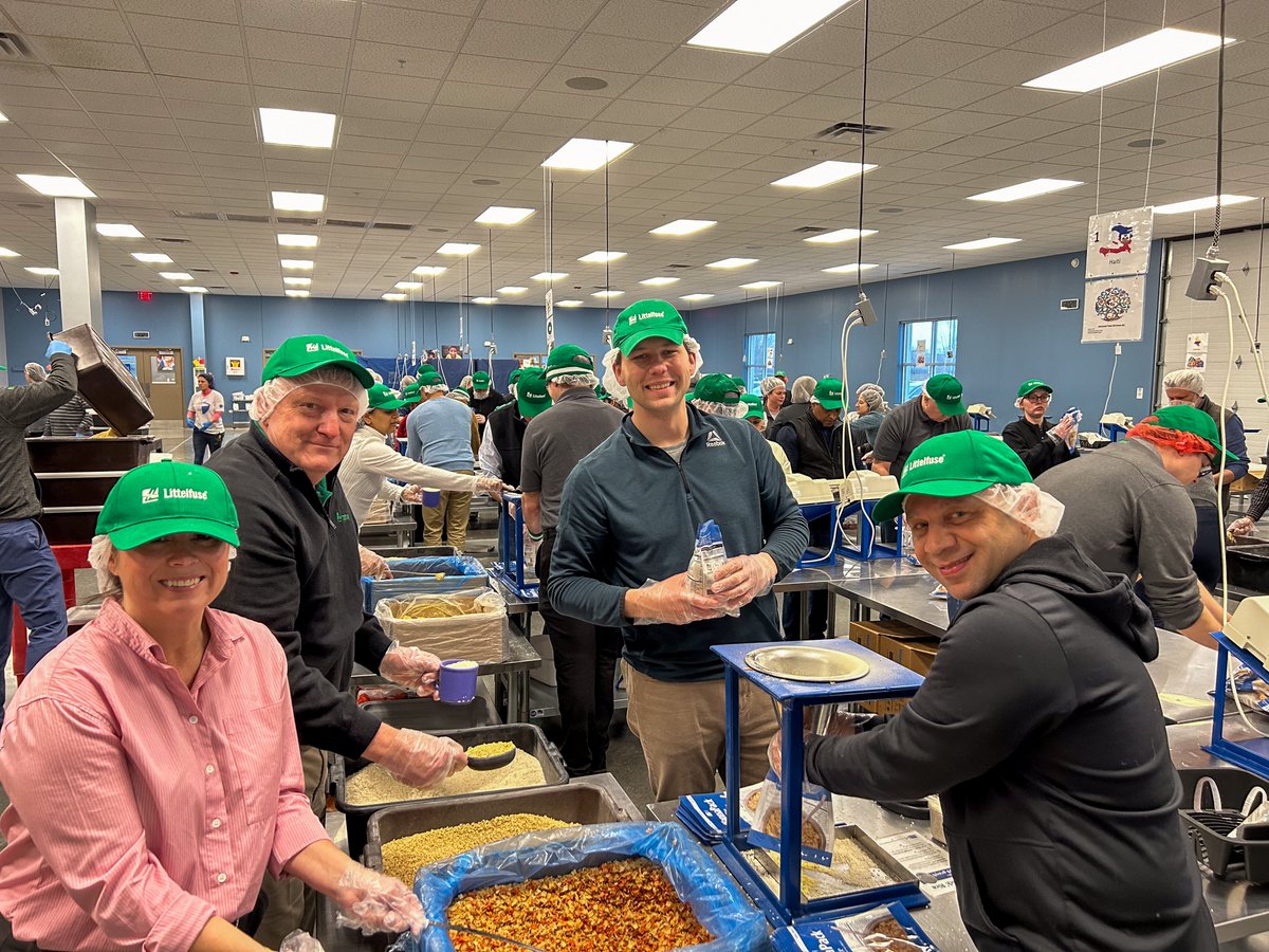 Littelfuse's tweet photo. Packing meals. Powering communities. https://t.co/dhVlcVJF3n 💚 #Littelfuse Illinois team members and our Executive Leadership Team joined @fmsc_org in Schaumburg, IL to help prepare 27K+ meals in under two hours for children and families facing hunger worldwide.
#FMSC https://t.co/aELJZOtBoc