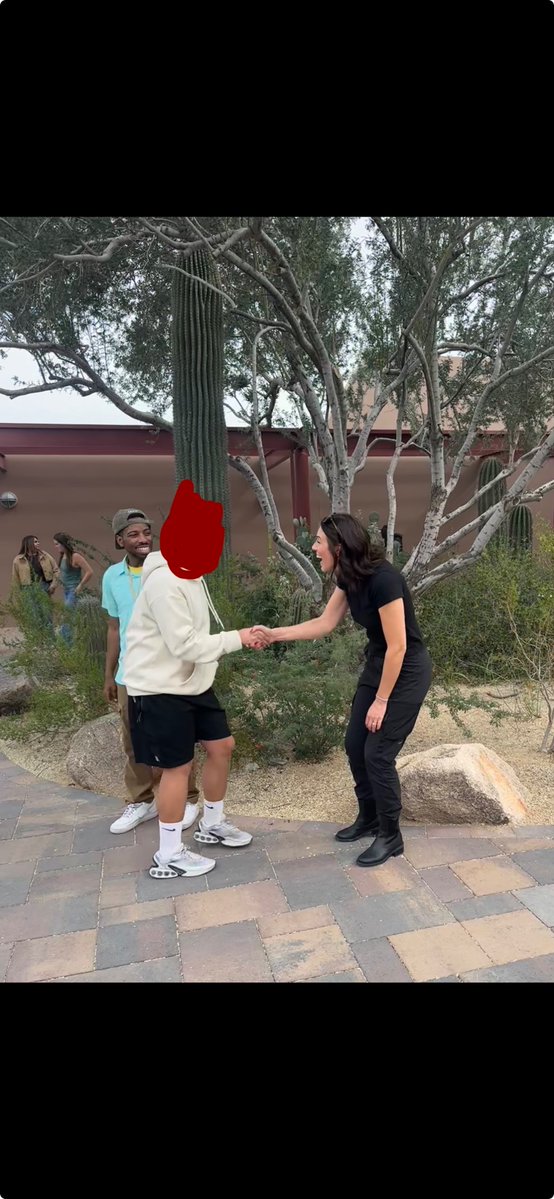 Tiffany Updates 🔔 tweet media