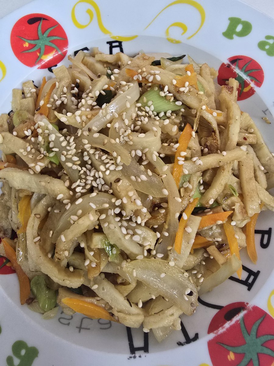 ThanyasornK's tweet photo. ผัดโอเด้งเกาหลีค่ะ วันนี้
#อาหารเกาหลี
#koreafood
#อร่อย
#mar20 https://t.co/U8H9wezem1