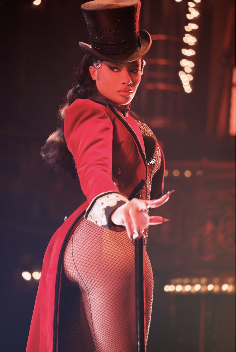 dailydollstalli's tweet photo. broadway hottie https://t.co/GJXcUXinHU