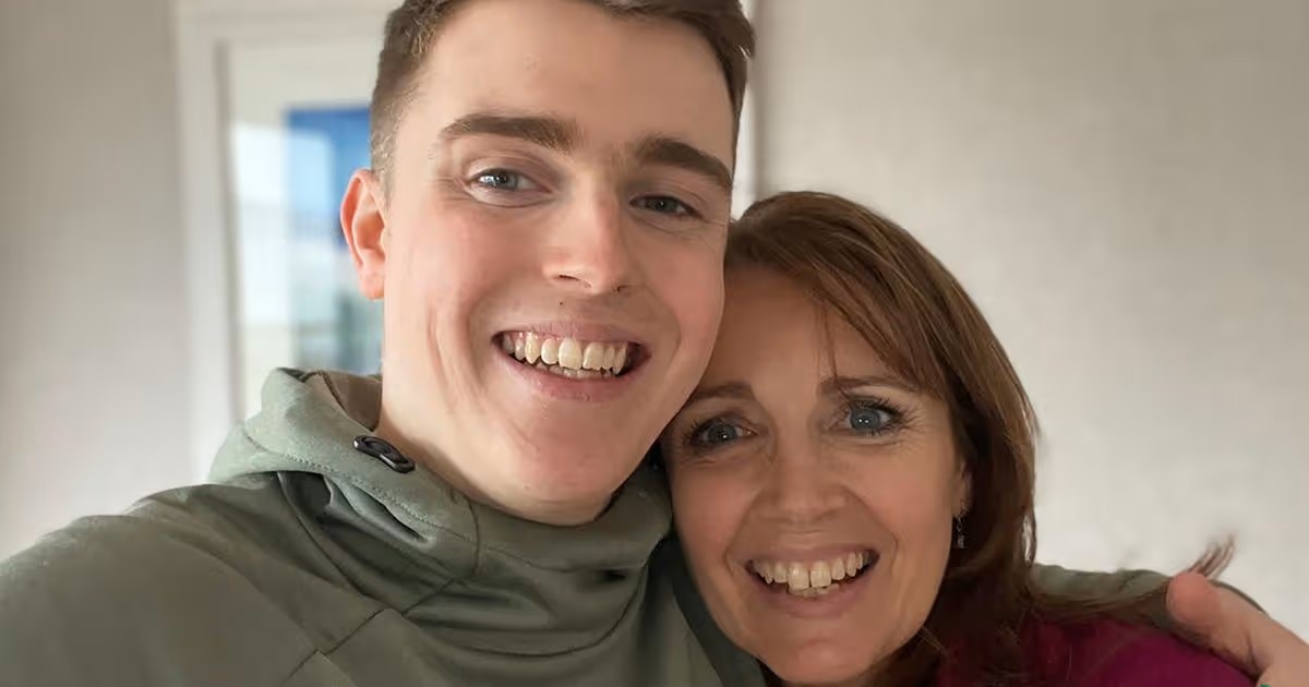 The Mirror tweet media