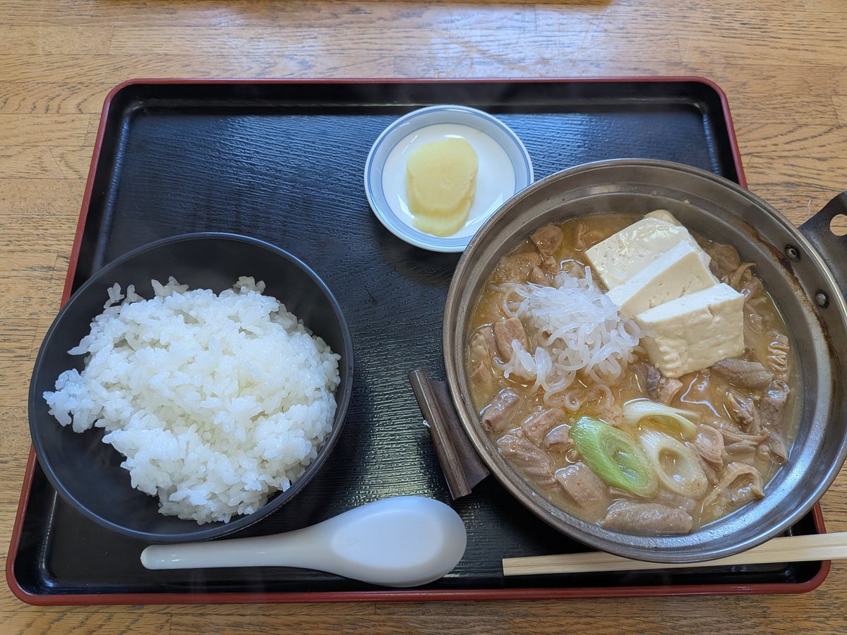 DOLINE_member's tweet photo. チケットGETの後 去年も訪れた食堂へ🍜
今年はこれ❗️
ホルモン鍋定食✨️
激ウマでした😊
#超柔らかホルモン
#ラーメンも美味いよ https://t.co/c4qGPVmqYq
