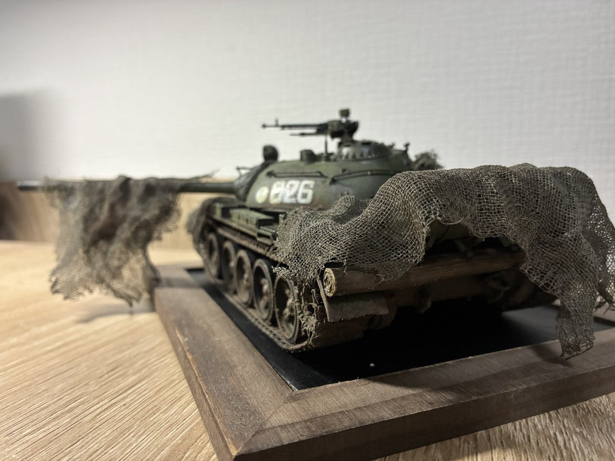タミヤ 1/35 T-55A完成しました！！
初めての偽装網、ディテール隠れちゃうから大丈夫かなと思ったけどめっちゃかっこよくなって良かった🌿