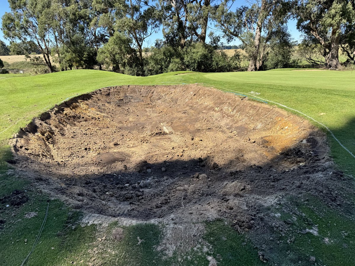 Trentham_GC's tweet photo. Reshaped bunkers on 9, 2, 8 and 13. Only 20 more to go https://t.co/XDBk3nqc58
