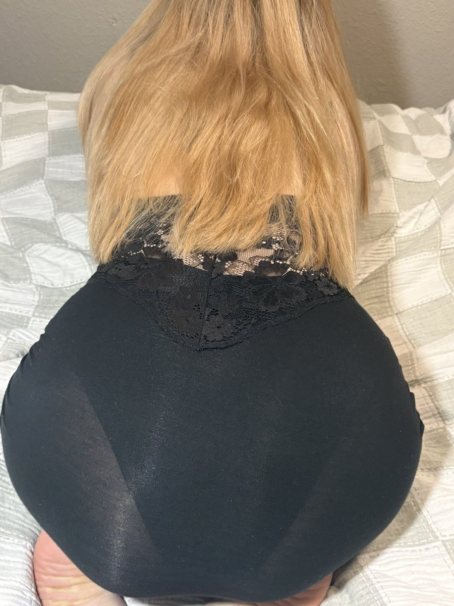 RT and you get a gift automatically ;) dm if you didn’t!! #milf #toes #booty #pov #latina #snowbunny #bbc #arch #freaky #latina #gooner #squirts
