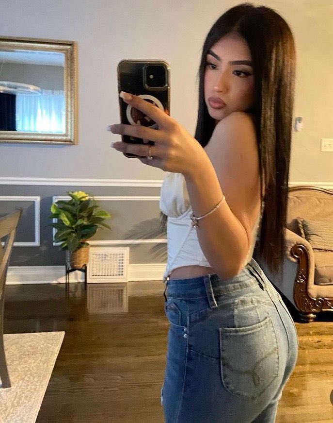 PrettyMarttt's tweet photo. Hmu 🤙 my head game is good asf 😩😩
#htx #htxmeets #sellingcontent
#buyingcontent #htxcuck #cucklisthtx
#houstonmeet #texas #HoustonStripper #houstoncontentcreator #houstonmassage https://t.co/4PigZ8kjc9