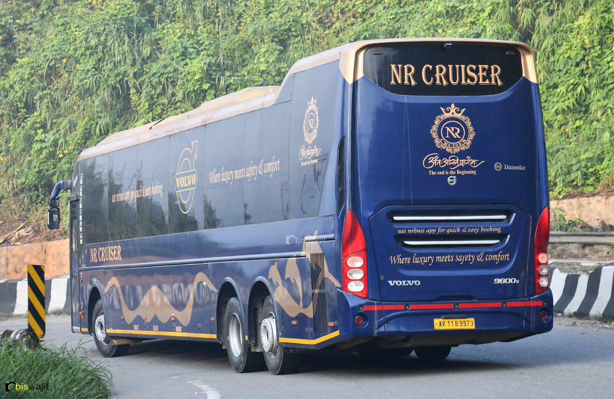 b_svmchaser's tweet photo. NR Cruiser Volvo 9600 - B8R Sleeper Seater doing Roing (Arunachal Pradesh) to Guwahati (Assam) arriving early morning, at Guwahati.
Commercial Vehicle cum Bus Blog (13 years of Bus Passion - 2013 -  2026) : https://t.co/X2DljJBVLl
#Volvo9600s #biswajitsvmchaser #nrcruiser #guwahati #guwahatidiaries #roing #RoingDiaries #assam #assamdiaries
@VolvoBusGlobal 
@VolvoBusesIN