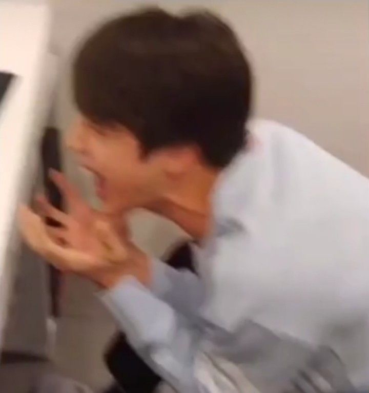 someone249700's tweet photo. TRES MINUTOS!!!!

BTS IS COMING 
ARIRANG OUT TODAY
SWIM OUT TODAY
RETURN OF THE KİNG 
BTS IS BACK
BTS PAVED THE WAY
#BTS_ARIRANG https://t.co/pPaQM4qeh7
